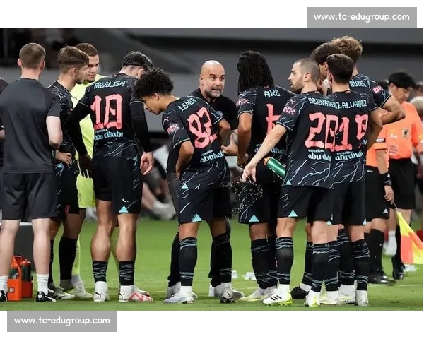 双红会烧至转会窗！曼市双雄 8 千万竞逐尤尔曼德