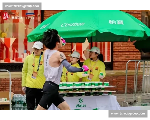 十载金标路 奔跑见成长 —— 上海 10 公里精英赛鸣枪开赛