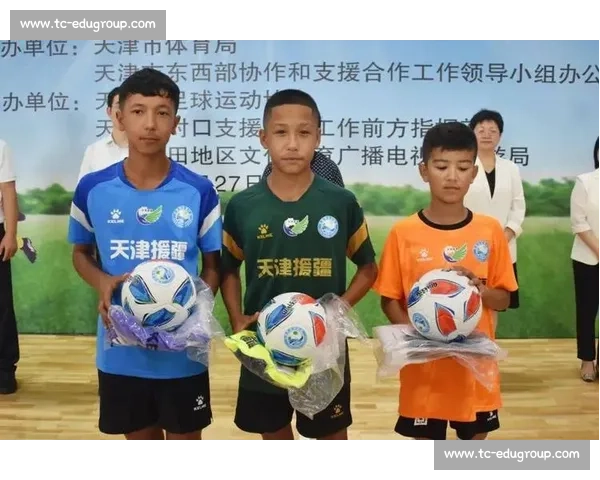 眼泪藏热爱！新疆小巴郎为津门虎呐喊