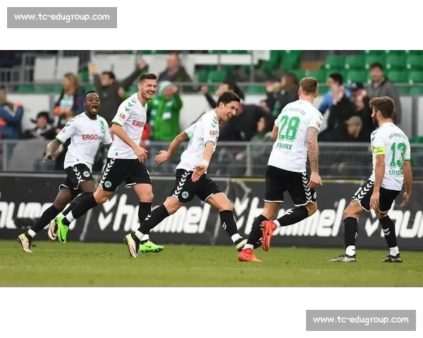 五连胜紧咬榜首！沙尔克 04 重返德甲？穆斯利奇的逆袭之路