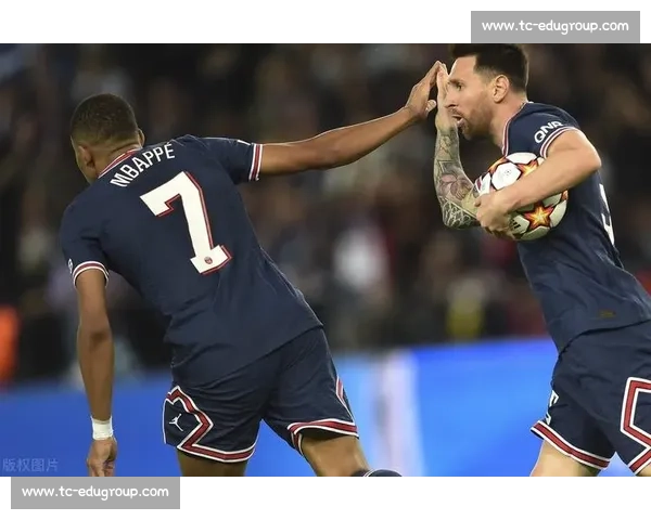 公牛队与黄蜂队激战正酣 球迷热议两队精彩表现与未来展望 公牛队与黄蜂队激战正酣 球迷热议两队精彩表现与未来展望