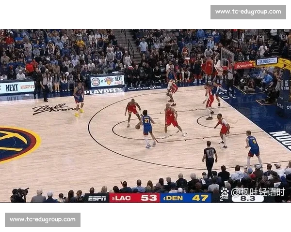 尼克斯对决活塞焦点之战揭示东部格局新变化季后赛走势与年轻核心碰撞